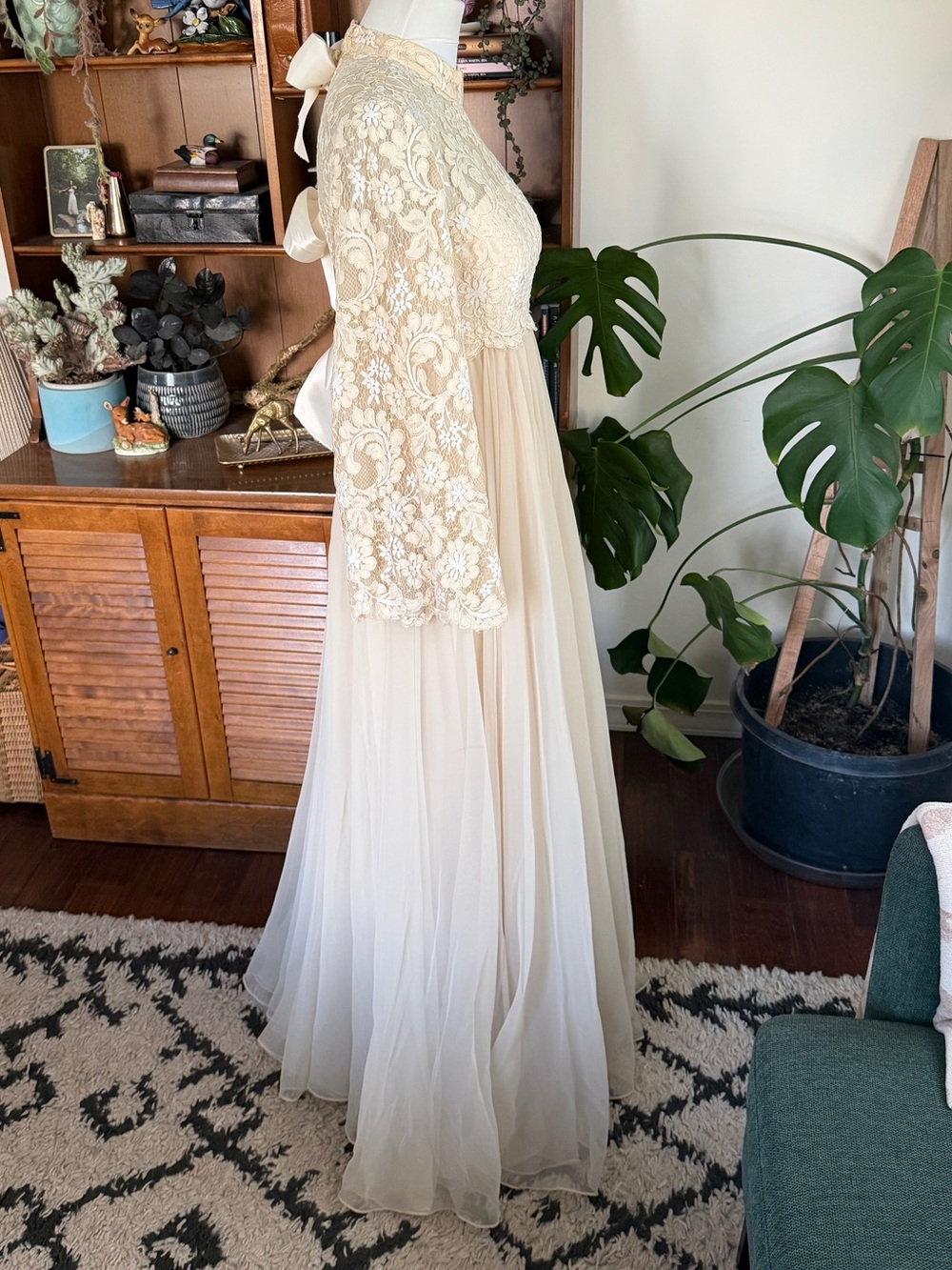 Lord & Taylor Vintage Ivory Lace Flare Chiffon Full Skirt Bow Back Wedding Gown - Picture 7 of 16